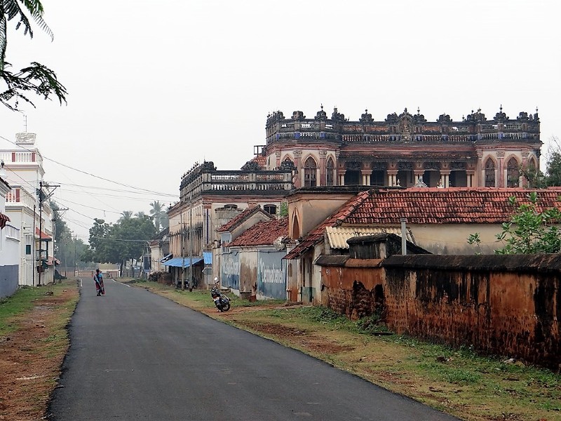 Une rue du village de Kanadukathan