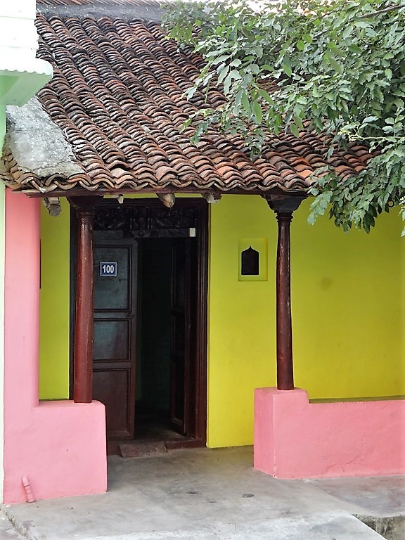 Maison typique de Ponidchéry au toit de tuiles