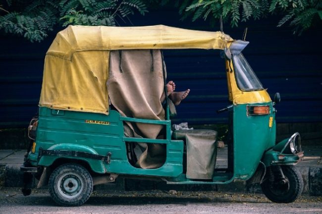 Inde Tuk-tuk, triporteur indien jaune et vert