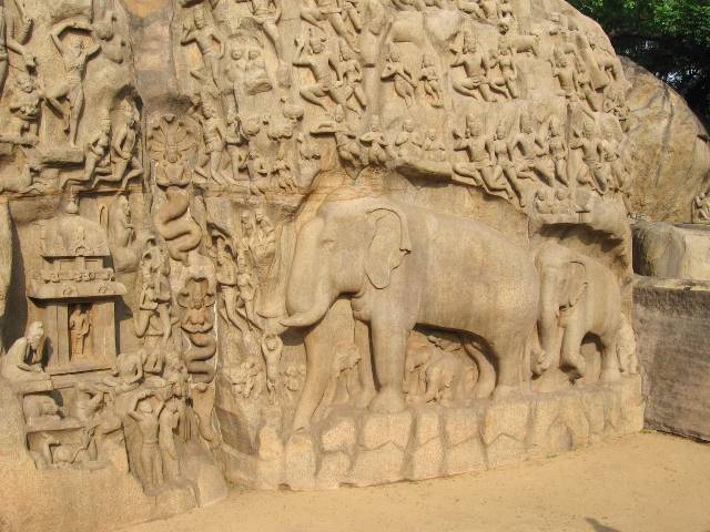 Bas-relief taillé dans le granit représentant un éléphant