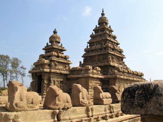 Mamallapuram vieux temple érodé en pierres ocres
