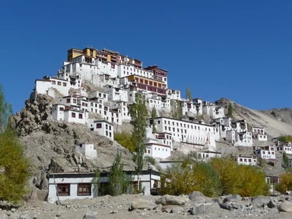 Ladakh monastère bouddhiste en hauteur