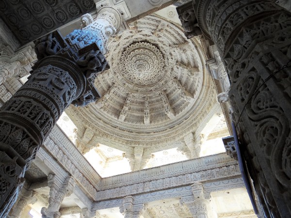 Rajasthan coupole ciselée en marbre blanc