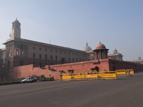 Inde New Delhi bâtiment en grès rouge du Parlement